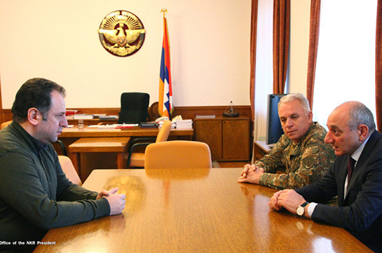 Бако Саакян обсудил с Вигеном Саркисяном ряд вопросов армейского строительства