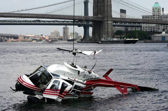 Число жертв крушения вертолета в Нью-Йорке выросло до пяти (Видео)