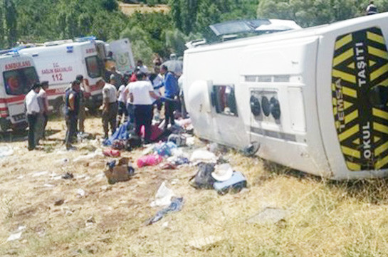 Почти 40 человек погибли при падении автобуса с обрыва в Эфиопии