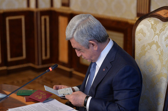 Президенту Армении представлены особенности новых биометрических паспортов