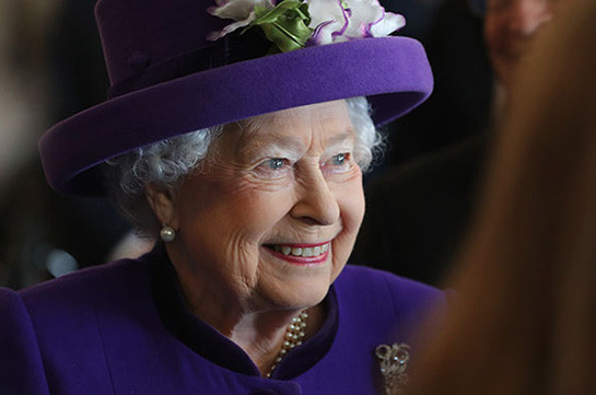 Королева Великобритании одобрила свадьбу принца Гарри