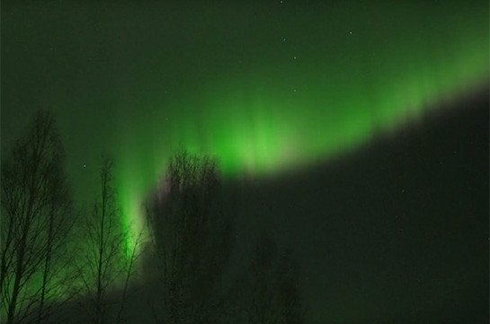 Завораживающее северное сияние сняли на видео над Финляндией