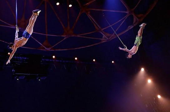 Акробат Cirque du Soleil сорвался с высоты и погиб (Видео)