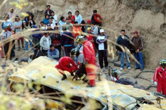 В Эквадоре при столкновении двух автобусов погибли 11 человек
