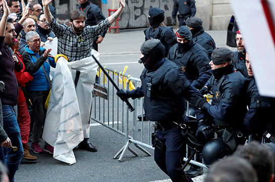 В Барселоне на акции протеста пострадали около 30 человек (Видео)