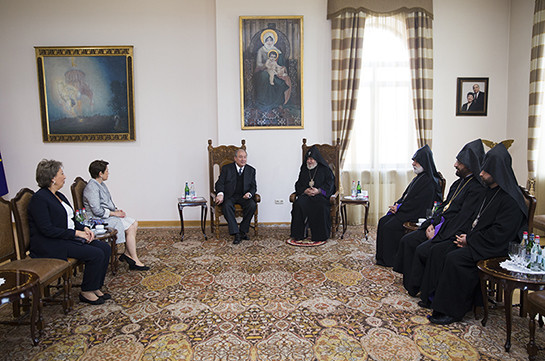 Католикос всех армян Гарегин II встретился с президентом Армении и первой леди