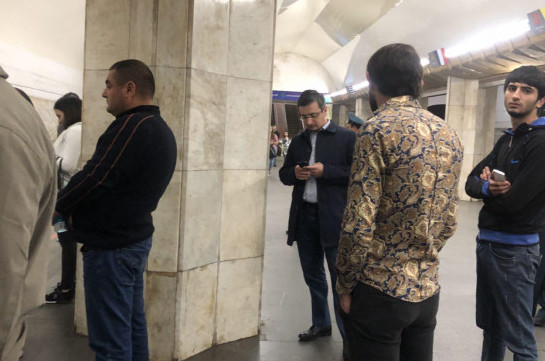 Գևորգ Գորգիսյանը մետրոյով շտապում է ԱԺ (լուսանկարներ)