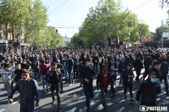 Полиция готова разогнать акции протеста  Ереване и призывает журналистов соблюдать разумное расстояние от участников митинга