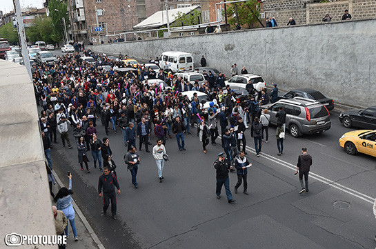 В полицию Армении уже доставлены 37 человек