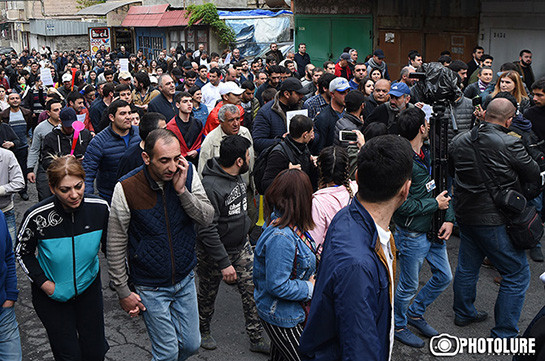 Полиция Армении призывает демонстрантов в Ереване не препятствовать действиям правоохранителей