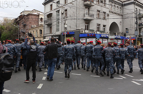 По состоянию на 18:00 в полицию Армении доставлены 233 человека