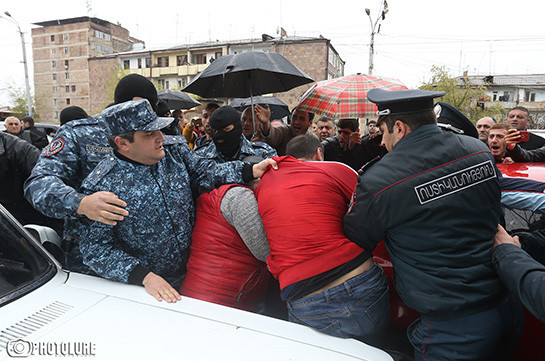 Полиция Армении призвала прекратить акции протеста в Ереване и готова к разгону