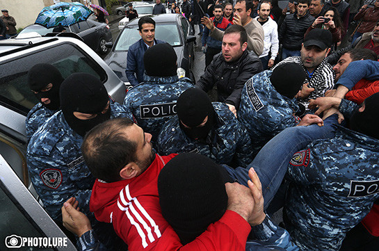 Всю ответственность за последствия действий сторонников Пашиняна несет организатор собрания - полиция Армении