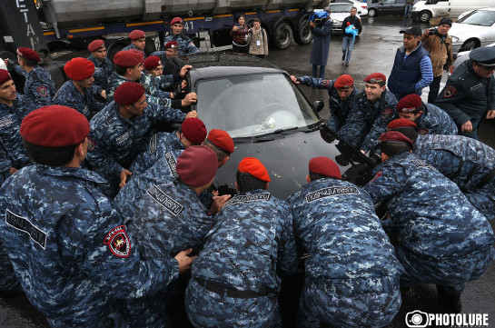 Акции протеста в Ереване продолжаются (Фоторепортаж)
