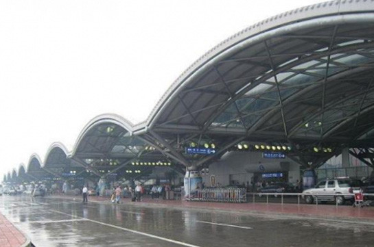 Пекинский аэропорт отменил в субботу 97 авиарейсов из-за дождей и грозы