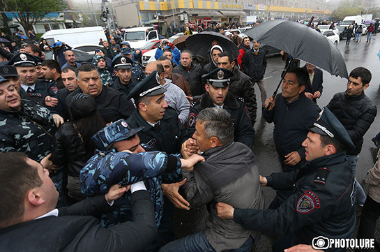Минюст Армении: Полиция имеет право на разгон демонстраций