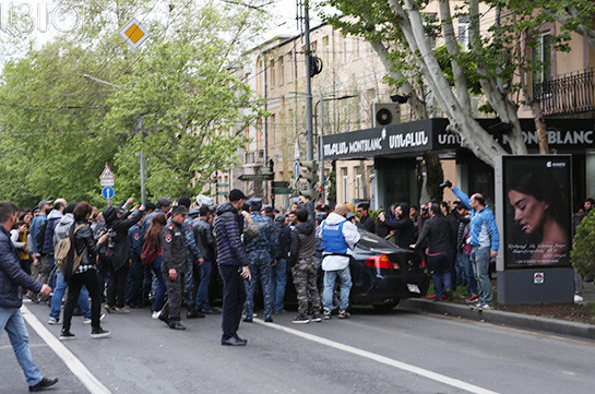 В полицию Еревана доставлены 102 человека