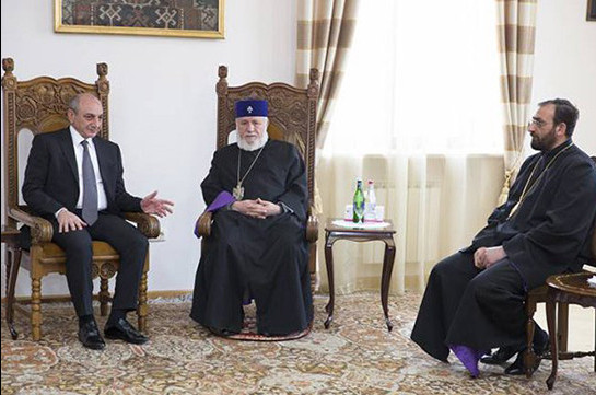 Президент НКР и Католикос всех армян обсудили внутриполитические события в Армении