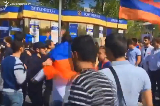 День 11: В Ереване на акцию протеста вышли студенты