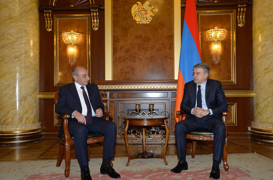 Президент НКР и и.о. премьера Армении осбудили ситуацию в республике