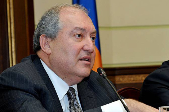 Президент Армении продолжает консультации по ситуации в республике