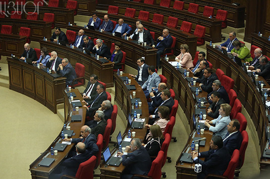 На заседании парламента Армении отсутствуют два депутата фракции «Блок Царукян»
