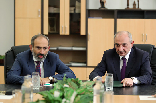 Премьер Армении посетил штаб армии обороны Нагорного Карабаха
