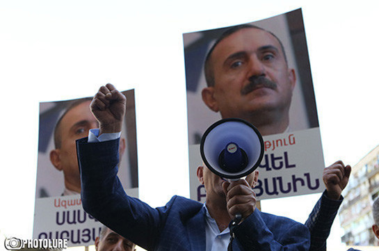 Сторонники Самвела Бабаяна продолжают акцию протеста: они требуют отставки генпрокурора