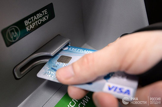 Сбербанк и ВТБ смогут обслуживать клиентов в Крыму