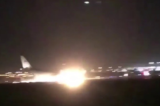 Посадка в Джидде пассажирского лайнера без шасси попала на видео