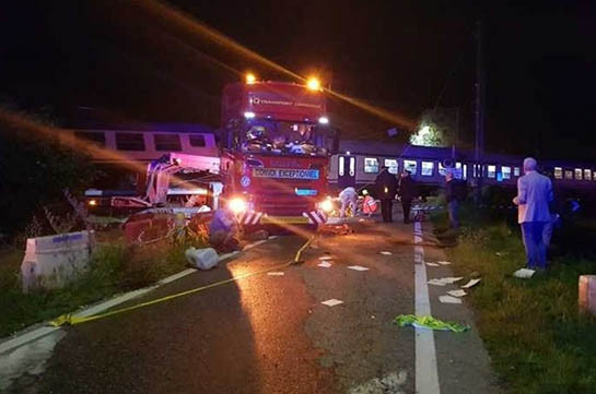 В Италии поезд врезался в грузовик