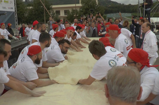 Պատրաստվել է աշխարհի ամենամեծ պիցցան (Տեսանյութ)