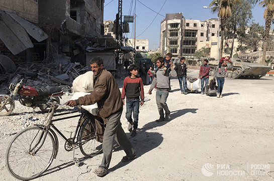 Более 300 сирийцев вернулись в свои дома в провинциях Хомс и Восточная Гута