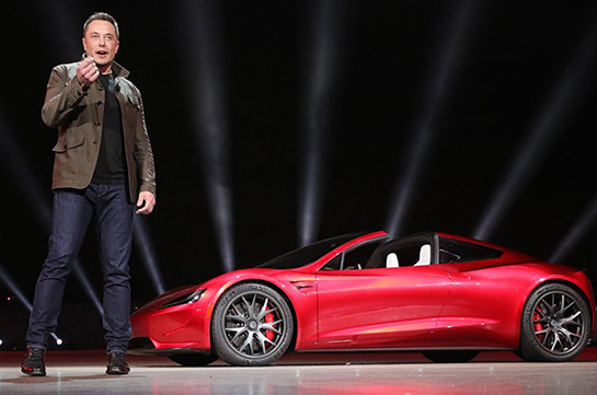В августе автопилот Tesla станет полностью автономным