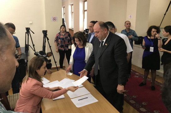 В парламенте проходит голосование по кандидатуре судьи Конституционного суда Армении