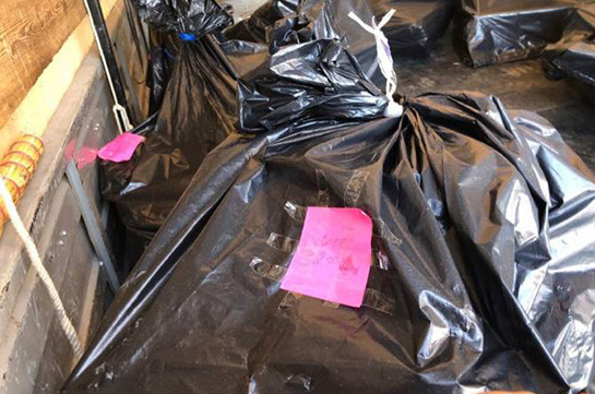 СНБ вывезла из мэрии Еревана более десятка черных пластиковых мешков