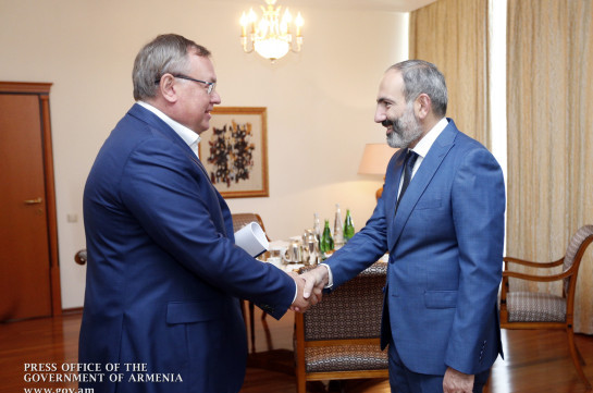 Премьер Армении обсудил возможность расширения деятельности банка ВТБ в республике