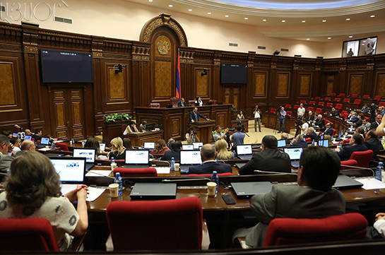 Парламент лишил депутата Манвела Григоряна неприкосновенности, он обвиняется по двум статьям УК