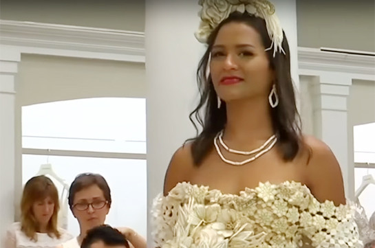 В Нью-Йорке прошёл конкурс свадебных платьев из туалетной бумаги (Видео)