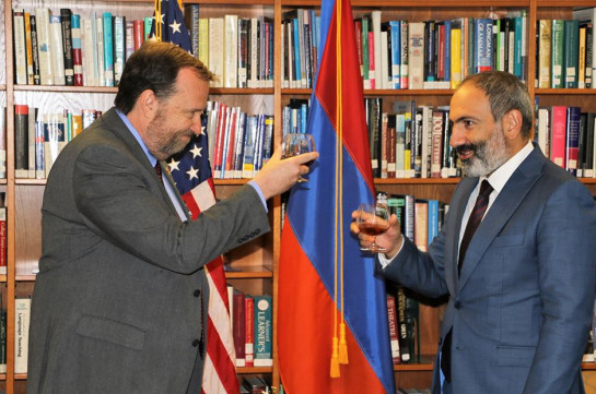 Никол Пашинян посетил посольство США в Армении