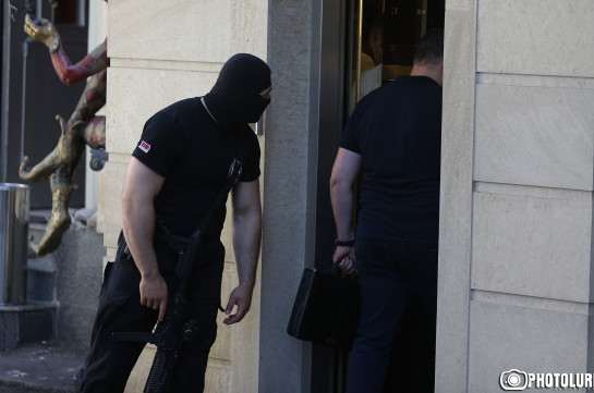 СНБ проводит операцию в квартире брата бывшего президента Армении