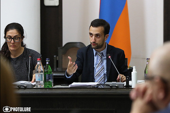 Даниел Ионнисян представил парламентской рабочей группе предлагаемые изменения в Избирательный кодекс
