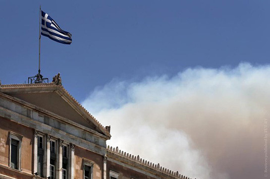Греция высылает российских дипломатов за вмешательство в дела страны