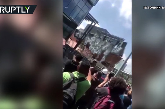 Момент обрушения торгового центра в Мексике попал на видео