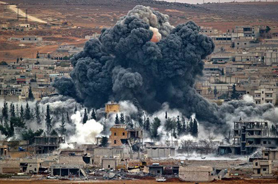 В Сирии в результате авиаудара коалиции США погибло по меньшей мере 28 человек