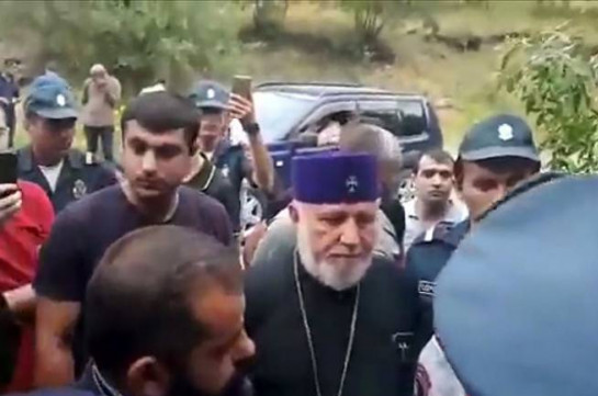 В СК Армении готовятся материалы по факту ограничения свободы передвижения католикоса Гарегина II в Гндеванке