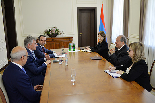 Президент Армен Саркисян принял представителей компании «Ernst and Young»