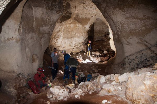Логово древней гиены нашли в подземной пещере в Крыму (Видео)