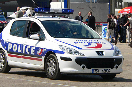 Փարիզում դանակով զինված անհայտ անձը երկու մարդ է սպանել