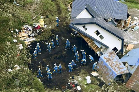 Число жертв землетрясения на севере Японии возросло до 44 человек
